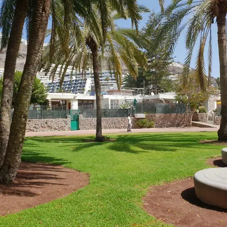 Bahamas Beside The Park And 300m To The *